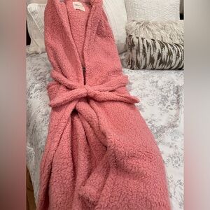 Cuddl duds Comfort code cozy faux Sherpa long pink robe Small. NWT.